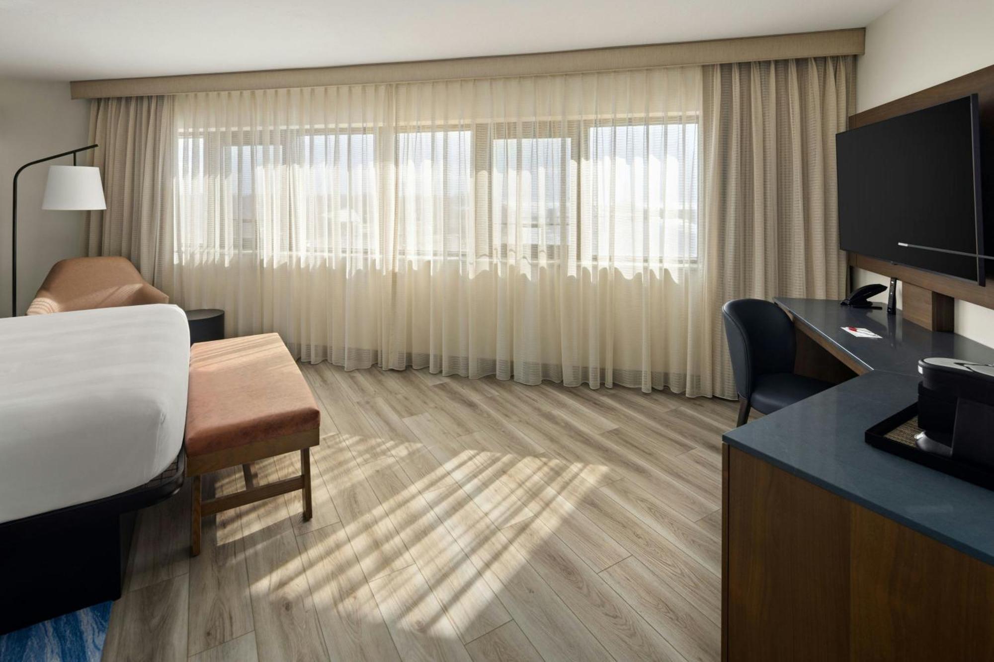 Oshkosh Marriott Waterfront Hotel & Convention Center Экстерьер фото