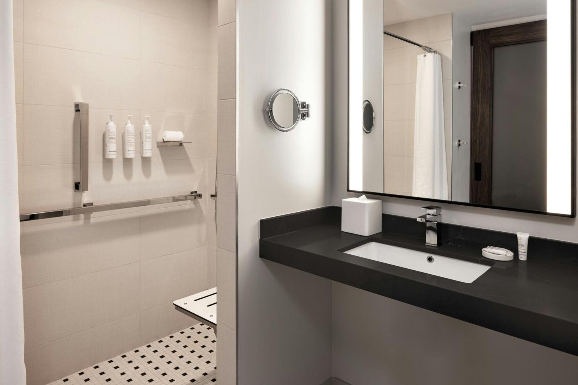 Oshkosh Marriott Waterfront Hotel & Convention Center Экстерьер фото