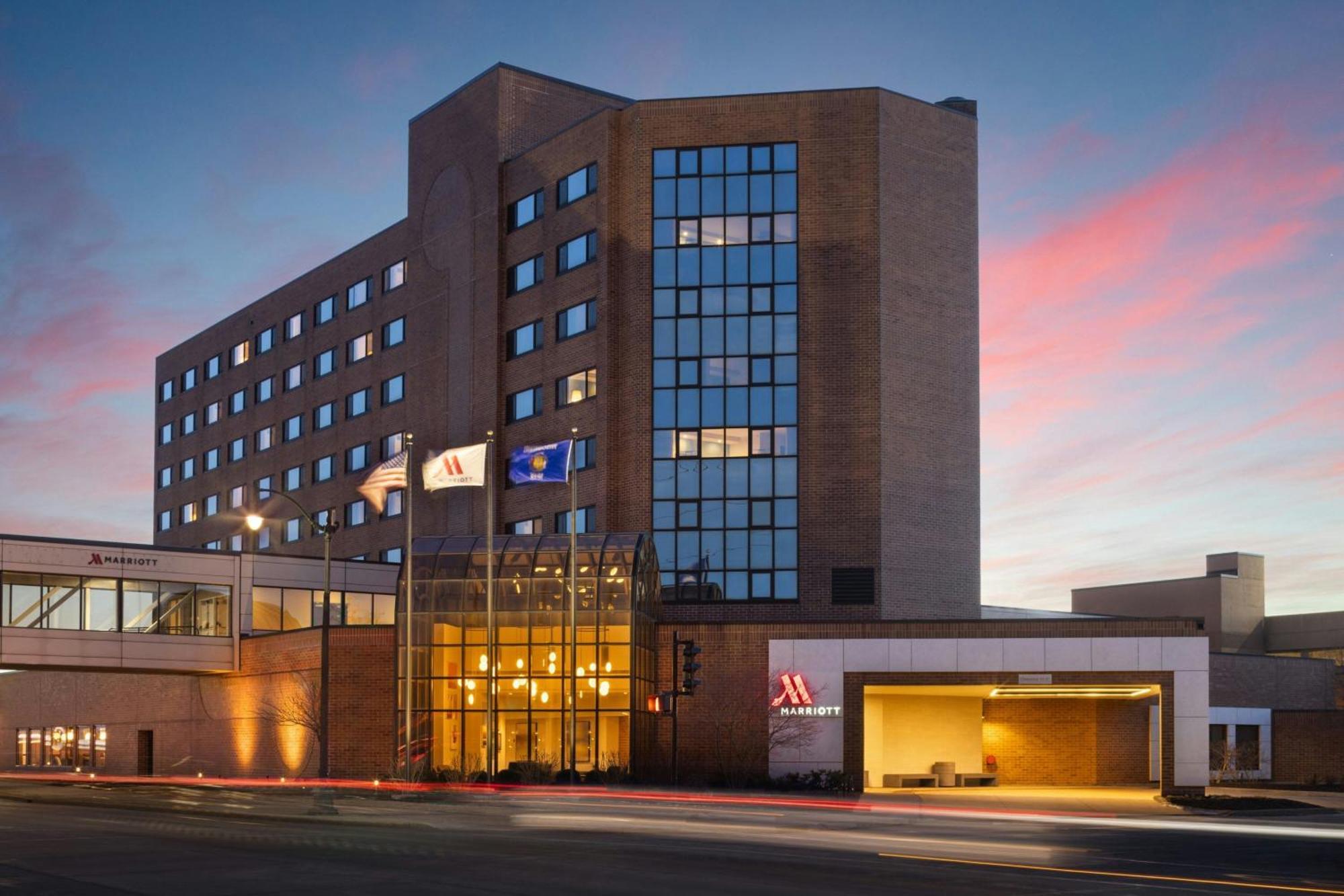 Oshkosh Marriott Waterfront Hotel & Convention Center Экстерьер фото