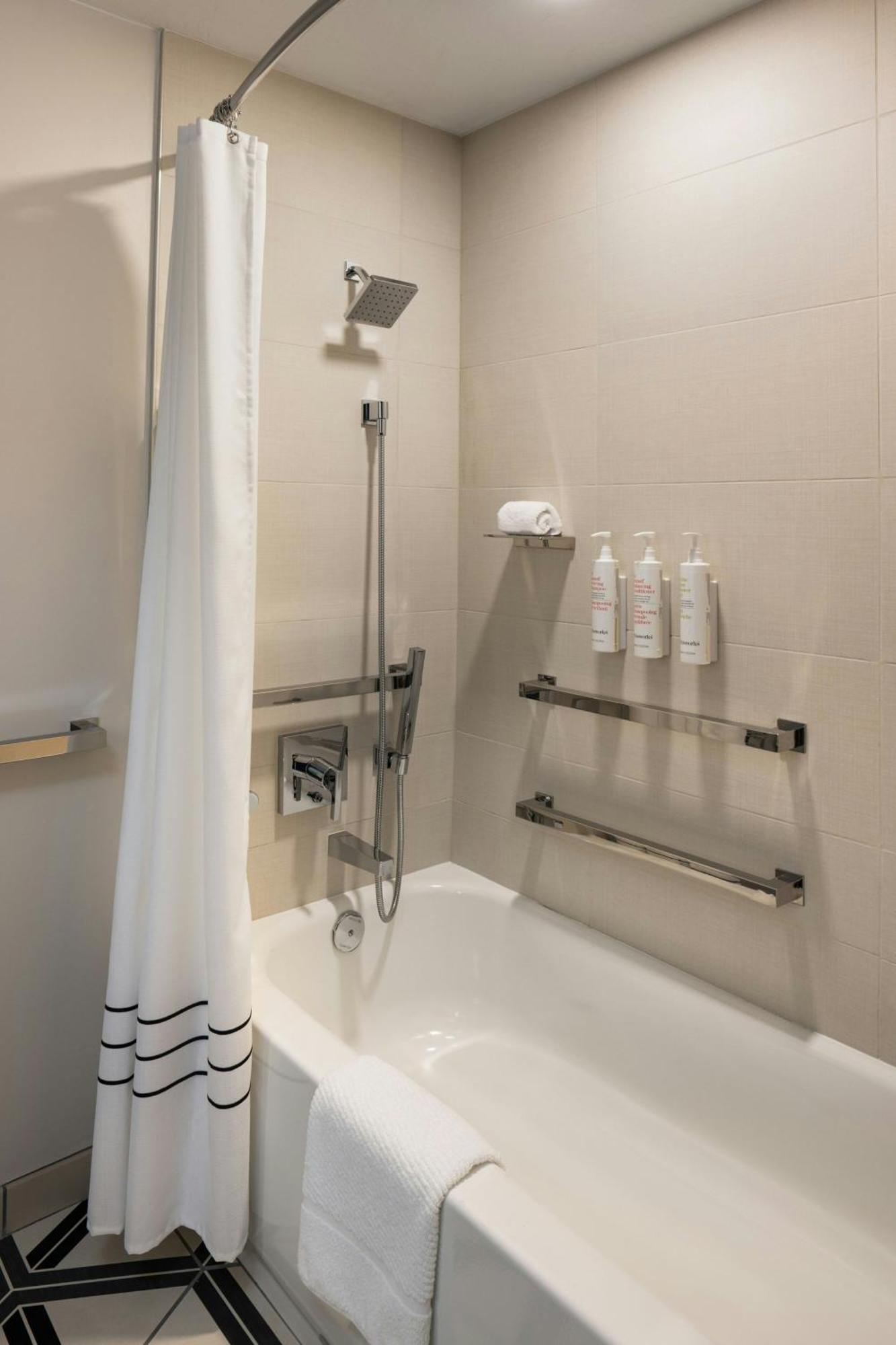 Oshkosh Marriott Waterfront Hotel & Convention Center Экстерьер фото
